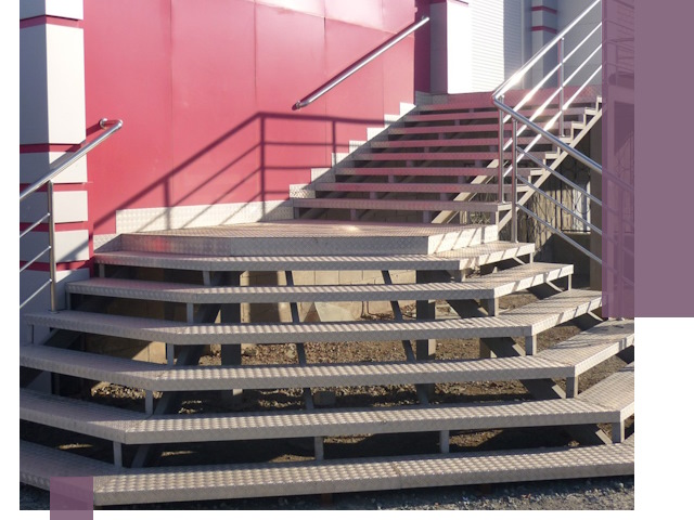 Лестницы для магазина в Нижнеудинске — изготовление и монтаж