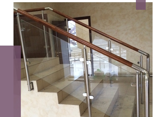 Комбинированные перила из металла и дерева в Нижнеудинске