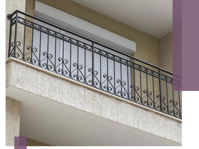 Балконные ограждения из металла и стекла в Нижнеудинске для домов