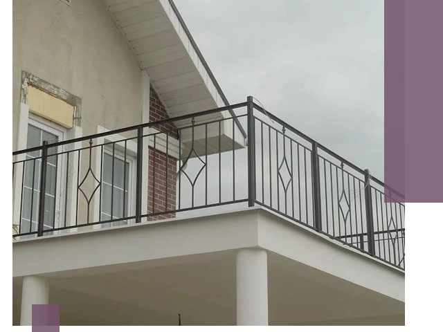 Изготовление балконных ограждений в Нижнеудинске из металла и стекла