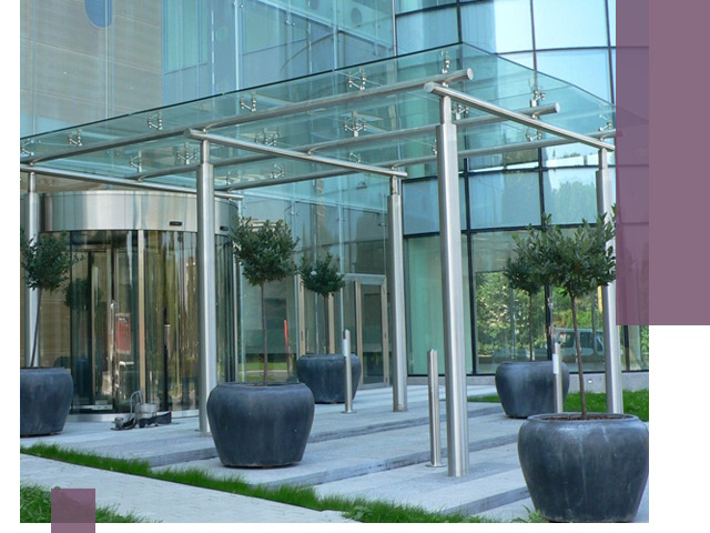 Навесы из стекла на заказ в Нижнеудинске — монтаж и установка