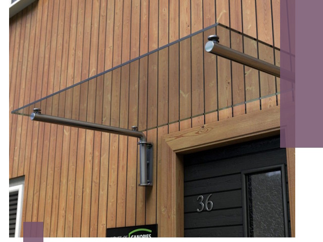 Стеклянные козырьки на входы и фасады в Нижнеудинске