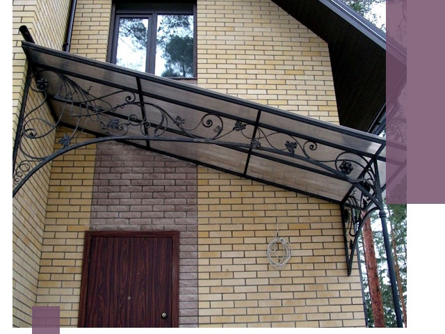 Односкатные козырьки из металла под ключ в Нижнеудинске